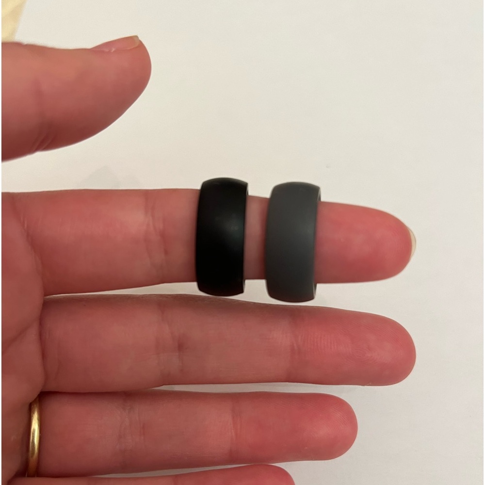 2-Pack black and gray Size 8 silicone wedding rings